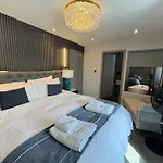 Waterhead & - Parking Available Onsite 3*
