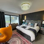 Hotel Waterhead & - Parking Available Onsite 3*