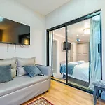 Waterhead & - Parking Available Onsite