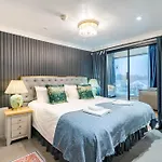 Waterhead & - Parking Available Onsite 호텔 3*