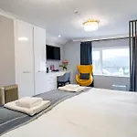Waterhead & - Parking Available Onsite 3*
