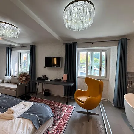 Waterhead & - Parking Available Onsite 3*