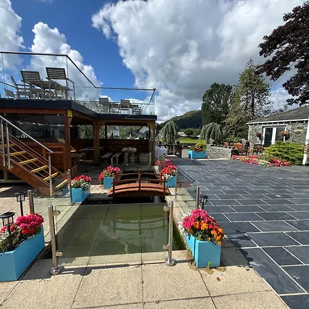 Waterhead & - Parking Available Onsite Hotel 3*