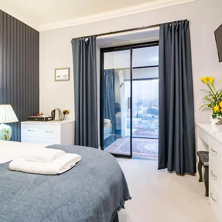 Hotel Waterhead & - Parking And Light Breakfast 3*