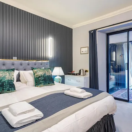 Waterhead & - Parking And Light Breakfast 3*