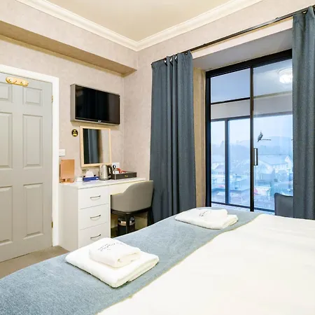 Hotel Waterhead & - Parking And Light Breakfast