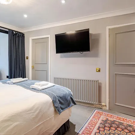 Hotel Waterhead & - Parking And Light Breakfast