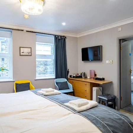 Waterhead & - Parking And Light Breakfast 3*