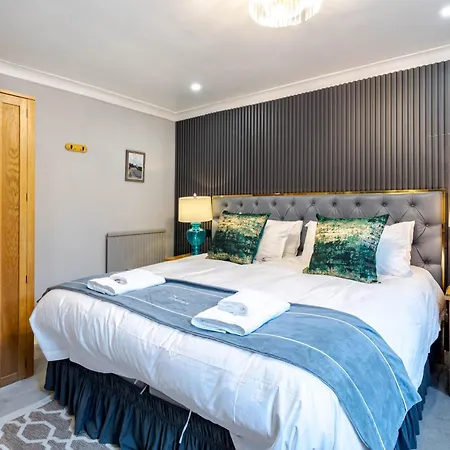 Hotel Waterhead & - Parking And Light Breakfast