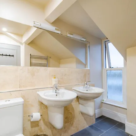 Waterhead & - Parking And Light Breakfast 3*