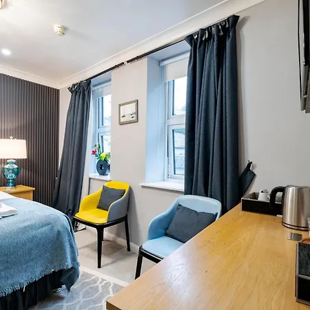 Waterhead & - Parking And Light Breakfast 3*