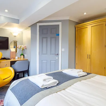 Waterhead & - Parking And Light Breakfast Hotel 3*