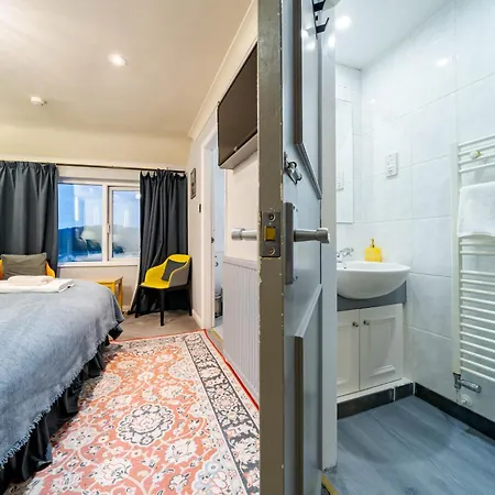 Hotel Waterhead & - Parking And Light Breakfast 3*