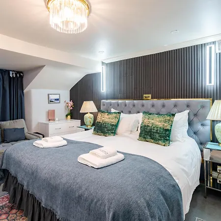 Hotel Waterhead & - Parking And Light Breakfast 3*