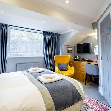 Waterhead & - Parking And Light Breakfast Hotel