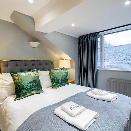 Hotel Waterhead & - Parking And Light Breakfast