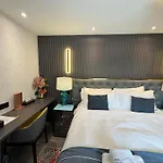Hotel Waterhead & - Parking Available Onsite