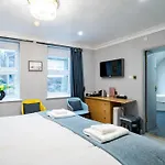Waterhead & - Parking Available Onsite Отель 3*