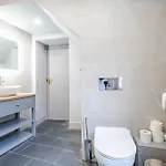 Waterhead & - Parking Available Onsite Отель